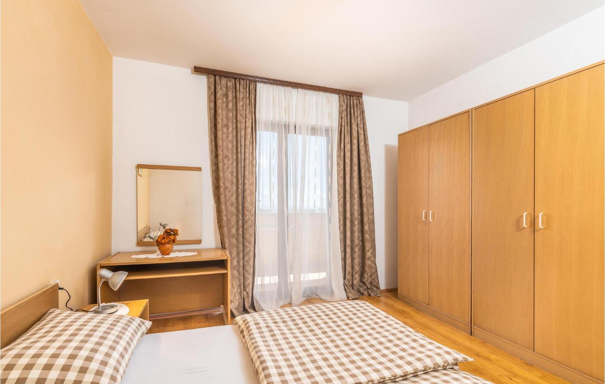 Gorgeous Apartment In Krk With Wifi 克尔克 外观 照片